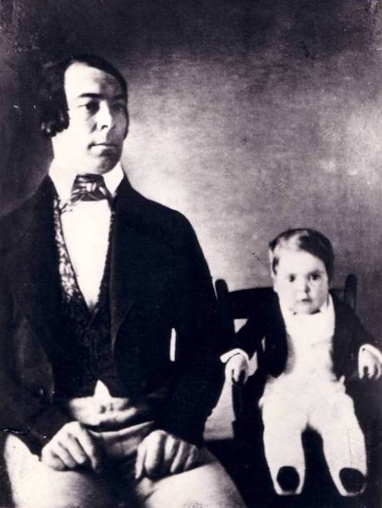 Image of young Charles Stratton sitting next to his father.